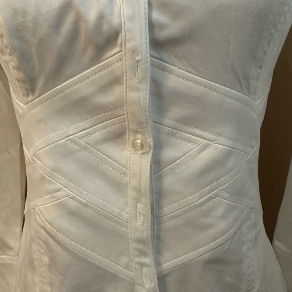 Cotton with mild stretch and beautiful seaming details front and back. - Picture 2 of 4